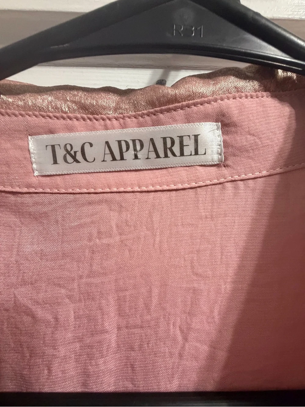 T&C Apparel Metallic Rose Flowy Short-Sleeve Collared Button-Down Shirt size M